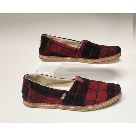 TOMS WOMEN'S CLASSIC SLIP-ON SHOES IN RED PLAID SIZE 6 - Picture 1 of 8